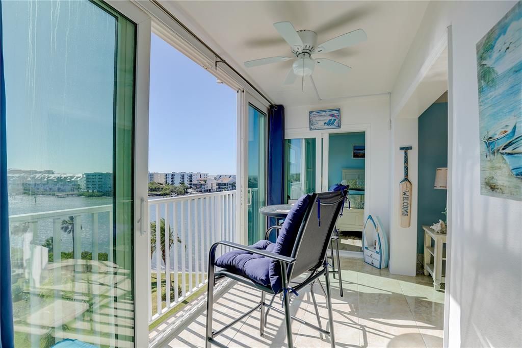 For Sale: $389,500 (2 beds, 2 baths, 925 Square Feet)