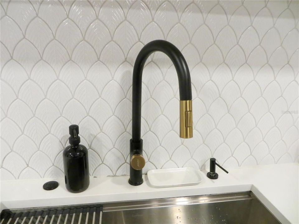 Lovely backsplash