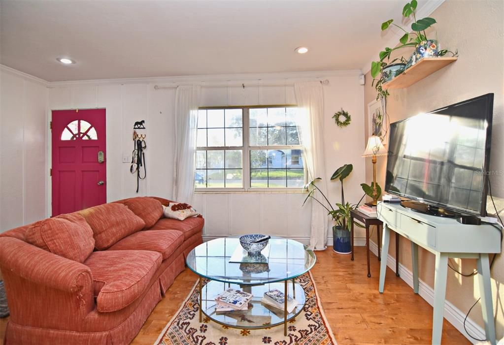 For Sale: $450,000 (2 beds, 1 baths, 1256 Square Feet)