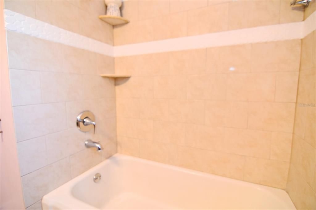 For Sale: $450,000 (2 beds, 1 baths, 1256 Square Feet)