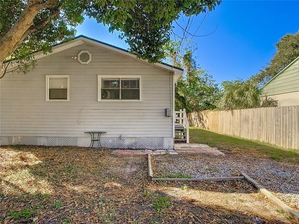 For Sale: $249,900 (3 beds, 1 baths, 936 Square Feet)