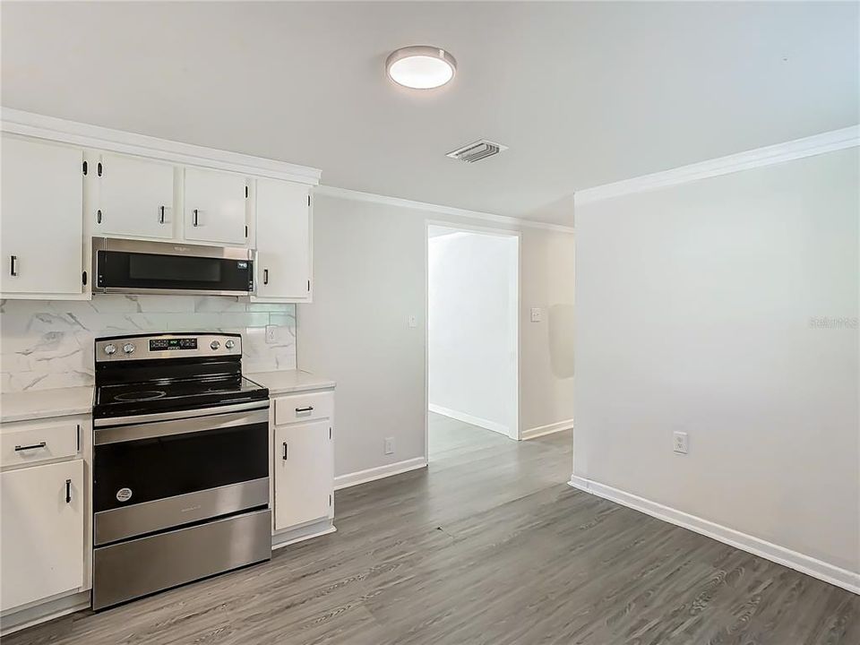 For Sale: $249,900 (3 beds, 1 baths, 936 Square Feet)