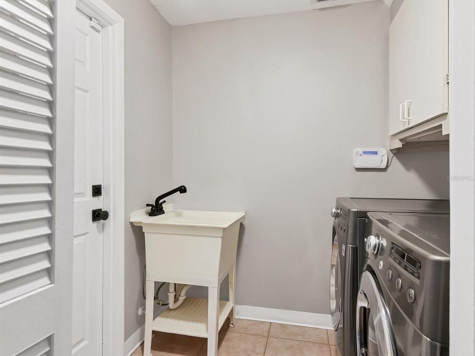 Laundry Room, Washer & Dryer included