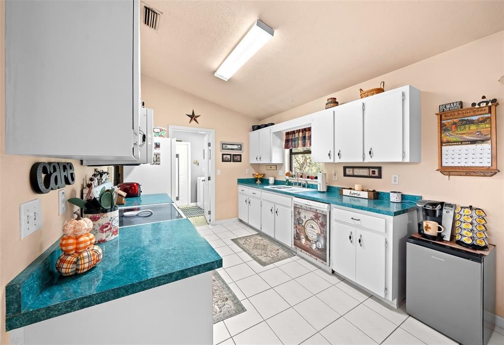 For Sale: $189,000 (2 beds, 2 baths, 1073 Square Feet)