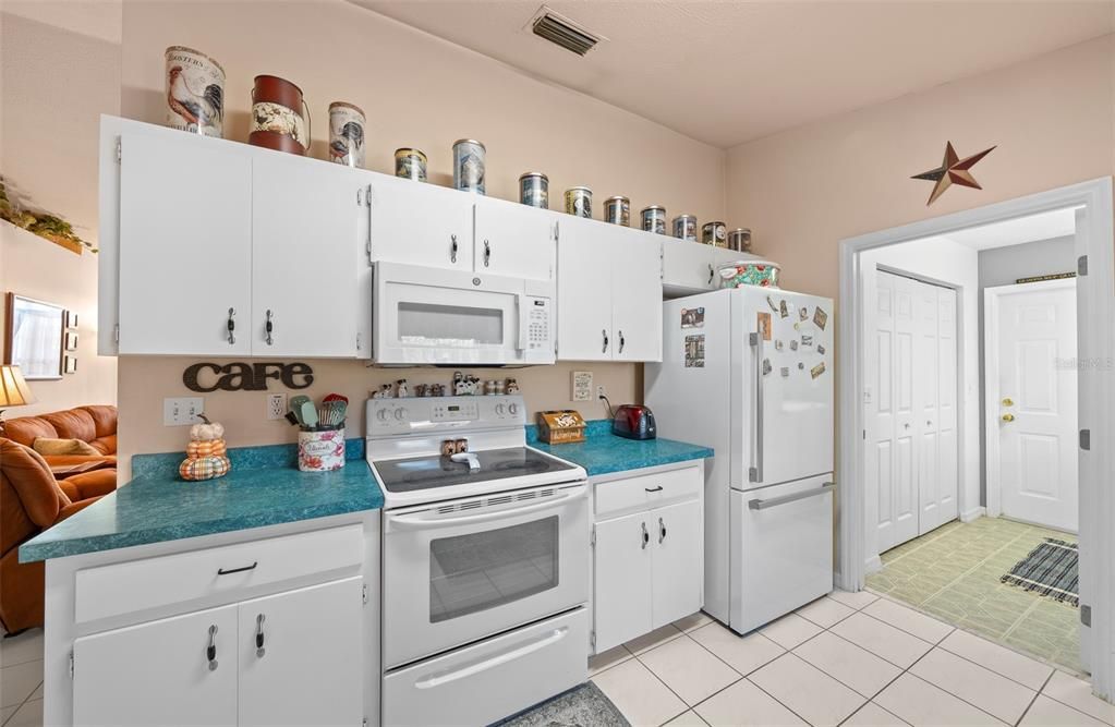 For Sale: $189,000 (2 beds, 2 baths, 1073 Square Feet)