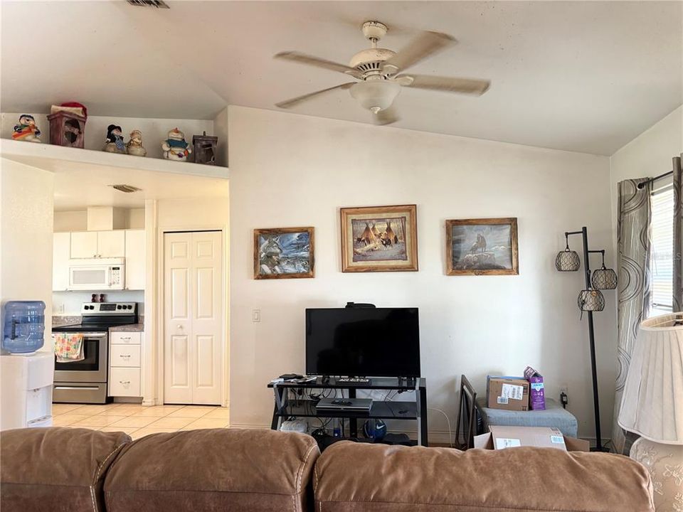 For Sale: $299,000 (3 beds, 2 baths, 1192 Square Feet)