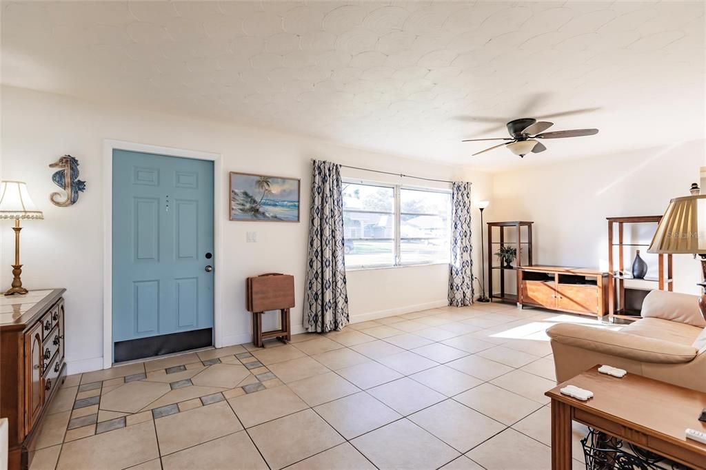 For Sale: $259,000 (3 beds, 2 baths, 1120 Square Feet)