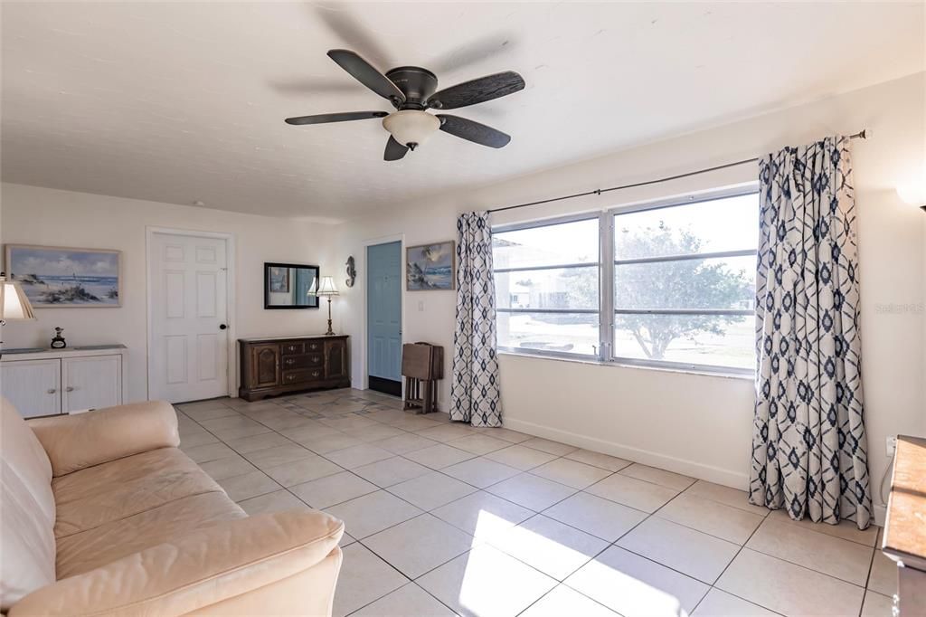 For Sale: $259,000 (3 beds, 2 baths, 1120 Square Feet)