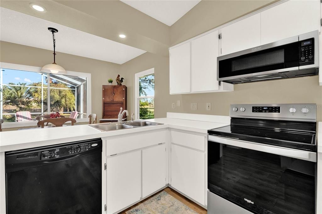 Active With Contract: $269,900 (3 beds, 2 baths, 1438 Square Feet)