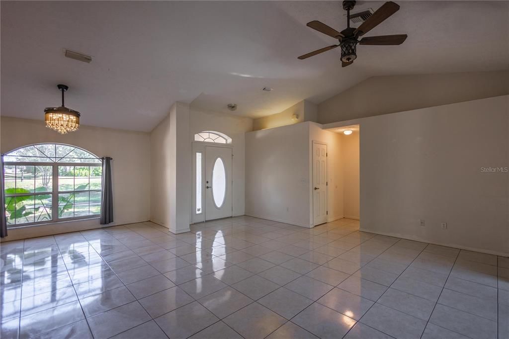 For Sale: $235,000 (3 beds, 2 baths, 1644 Square Feet)