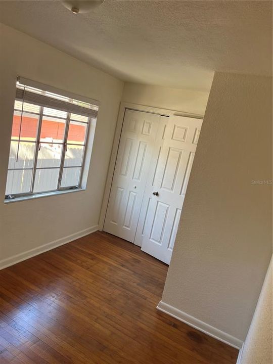 For Rent: $2,295 (3 beds, 1 baths, 978 Square Feet)