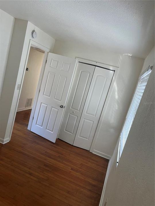 For Rent: $2,295 (3 beds, 1 baths, 978 Square Feet)