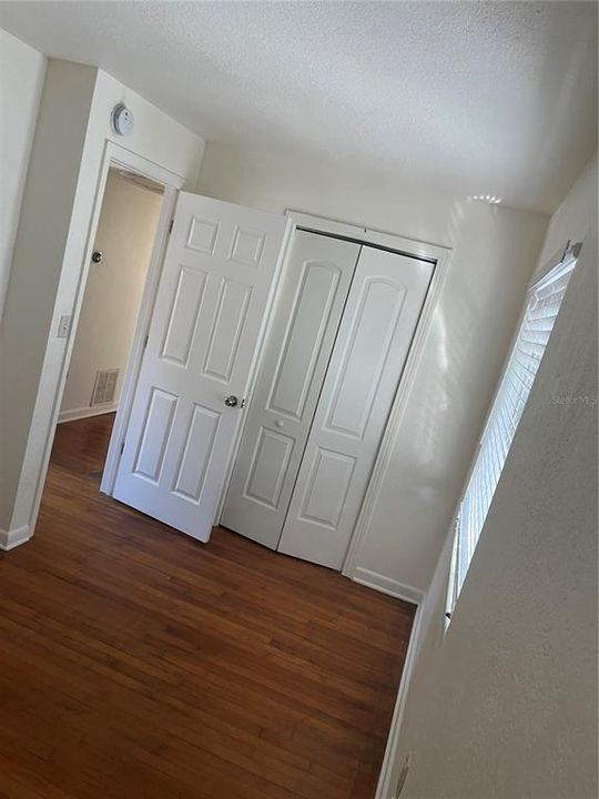 For Rent: $2,295 (3 beds, 1 baths, 978 Square Feet)