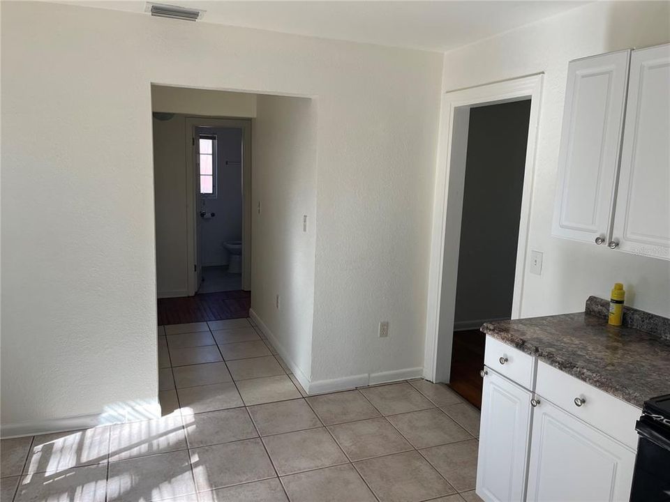 For Rent: $2,295 (3 beds, 1 baths, 978 Square Feet)