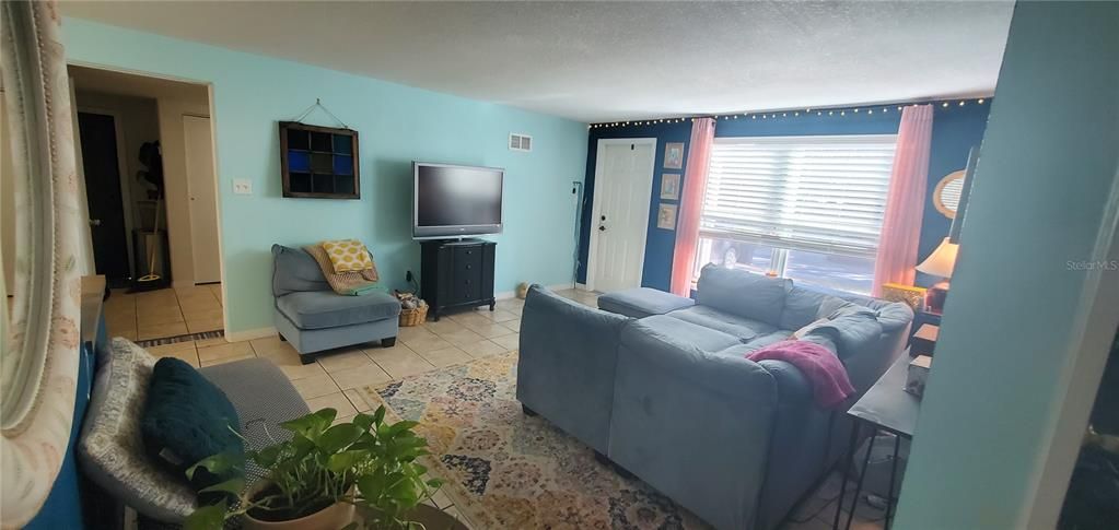 For Sale: $240,000 (3 beds, 1 baths, 700 Square Feet)