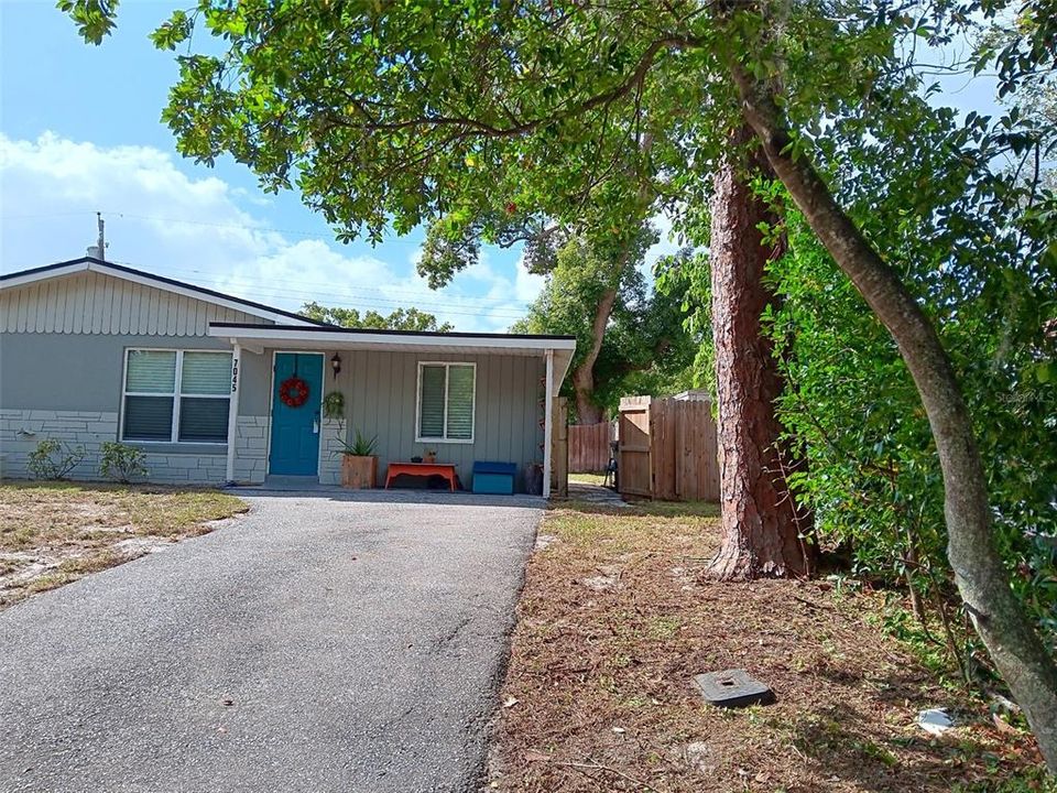 For Sale: $240,000 (3 beds, 1 baths, 700 Square Feet)