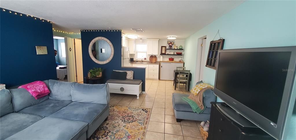 For Sale: $240,000 (3 beds, 1 baths, 700 Square Feet)