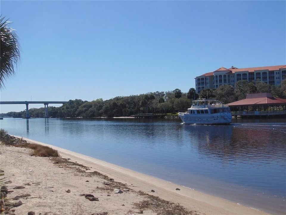 Easy access to the Intracoastal Waterway!