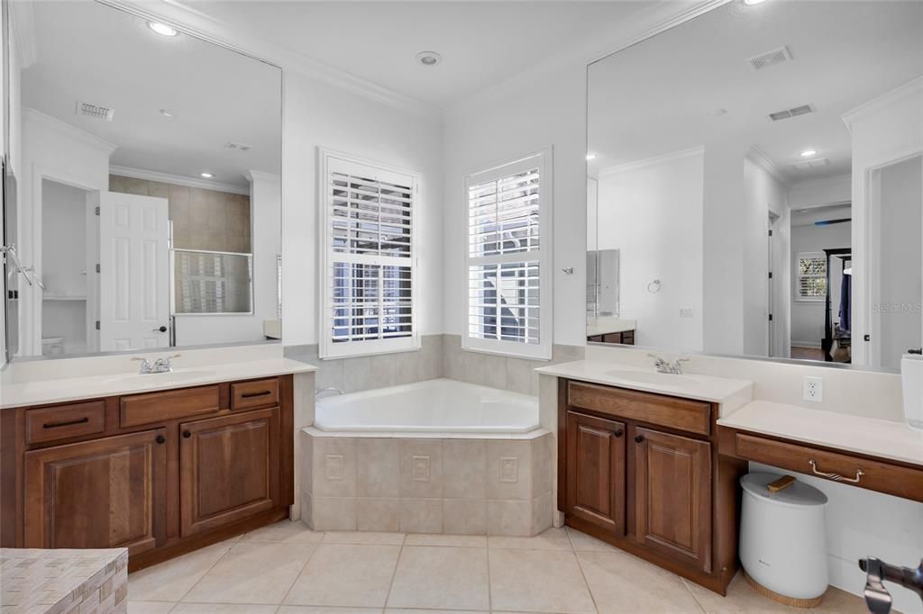 Primary bath with dual sinks and soaking tub