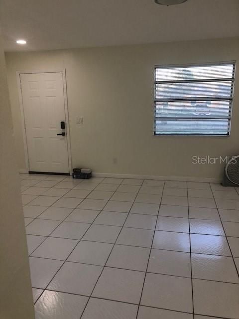 For Rent: $1,400 (2 beds, 1 baths, 1320 Square Feet)