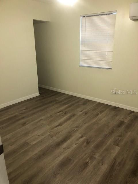 For Rent: $1,400 (2 beds, 1 baths, 1320 Square Feet)