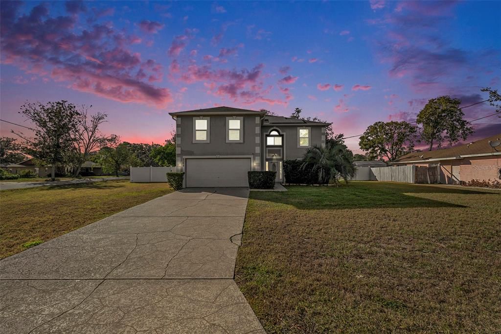 For Sale: $500,000 (4 beds, 2 baths, 2800 Square Feet)