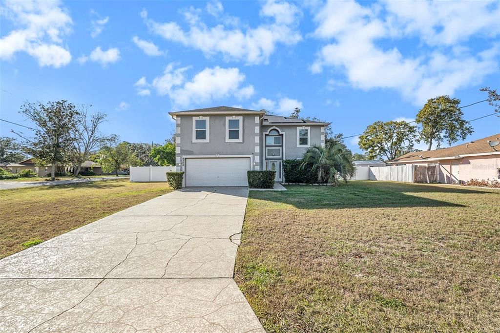 For Sale: $500,000 (4 beds, 2 baths, 2800 Square Feet)