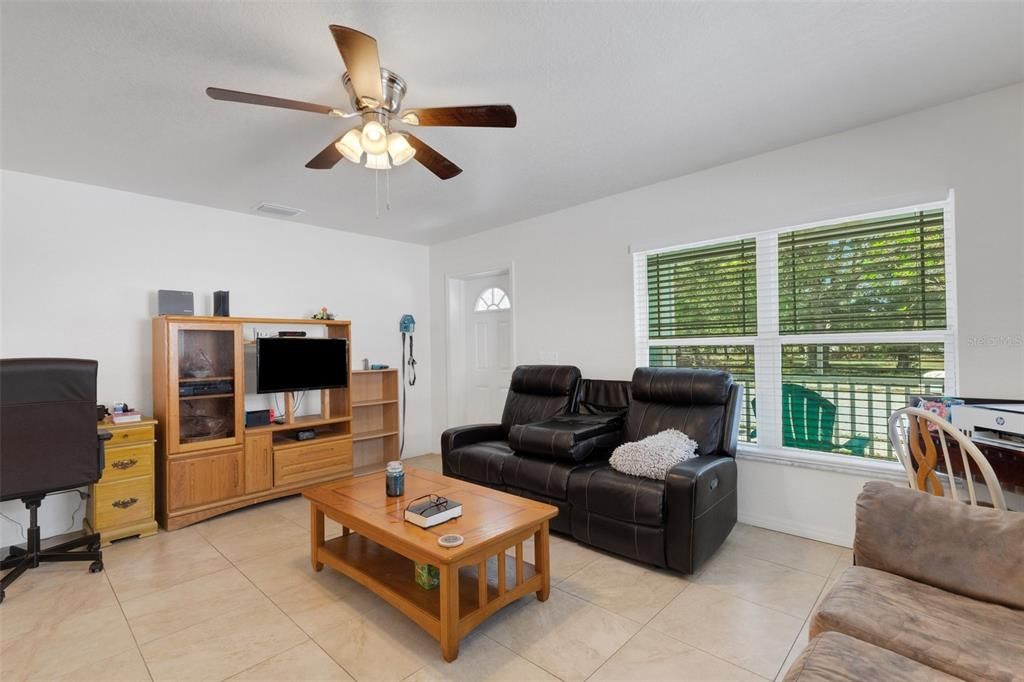 For Sale: $349,000 (2 beds, 2 baths, 1068 Square Feet)