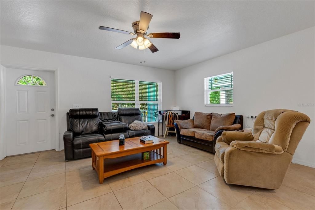 For Sale: $349,000 (2 beds, 2 baths, 1068 Square Feet)