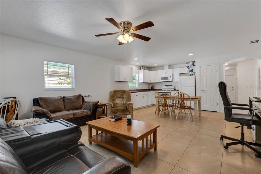 For Sale: $349,000 (2 beds, 2 baths, 1068 Square Feet)