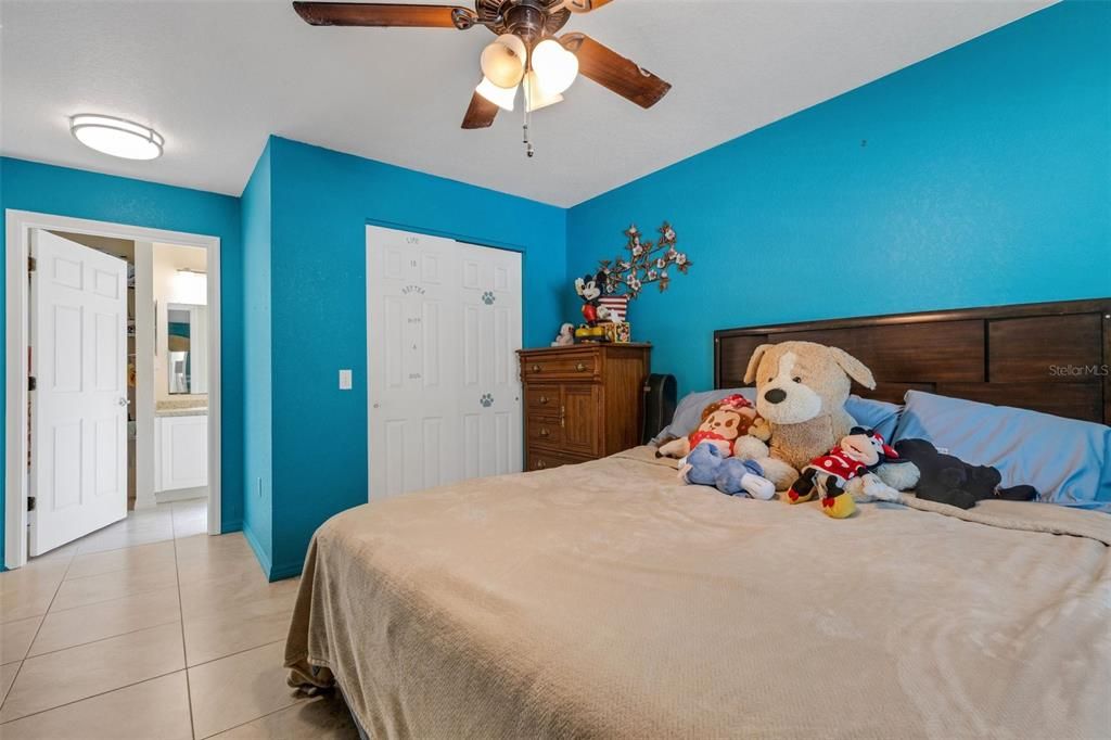 For Sale: $349,000 (2 beds, 2 baths, 1068 Square Feet)