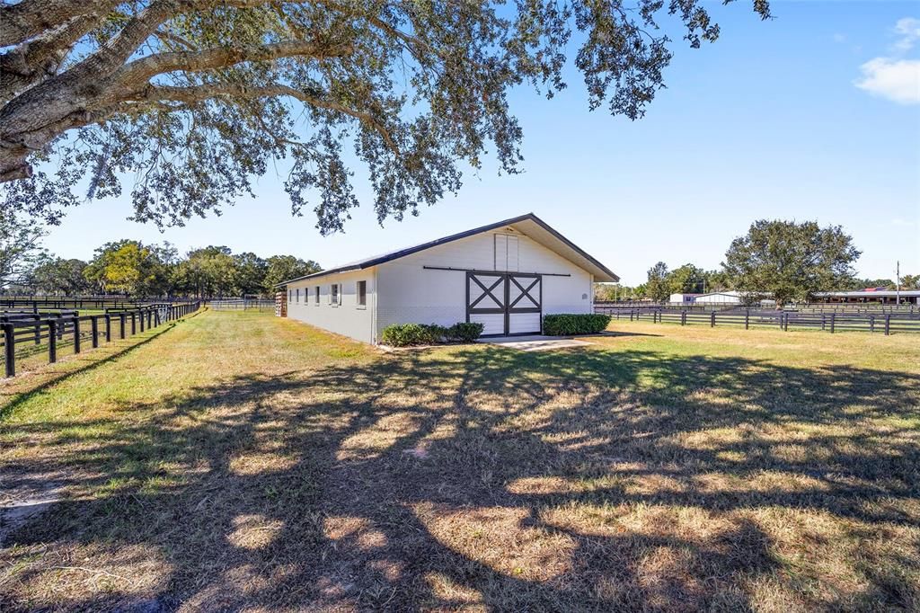 Concrete Block 10 stall barn