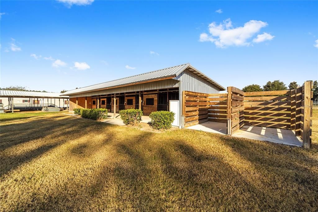 6 Stall Barn