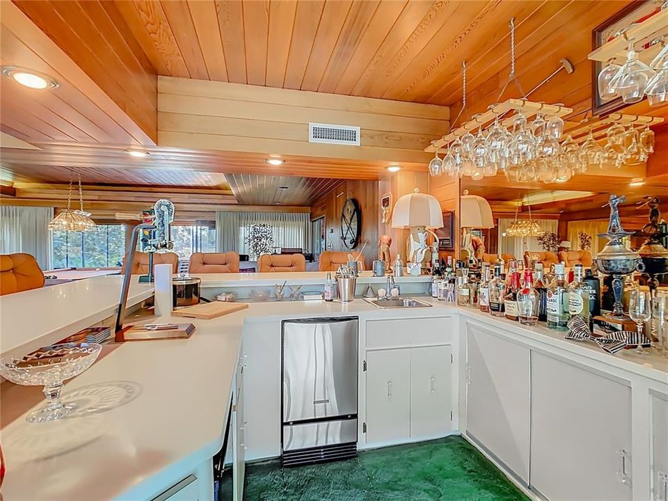 For Sale: $625,000 (5 beds, 5 baths, 6500 Square Feet)