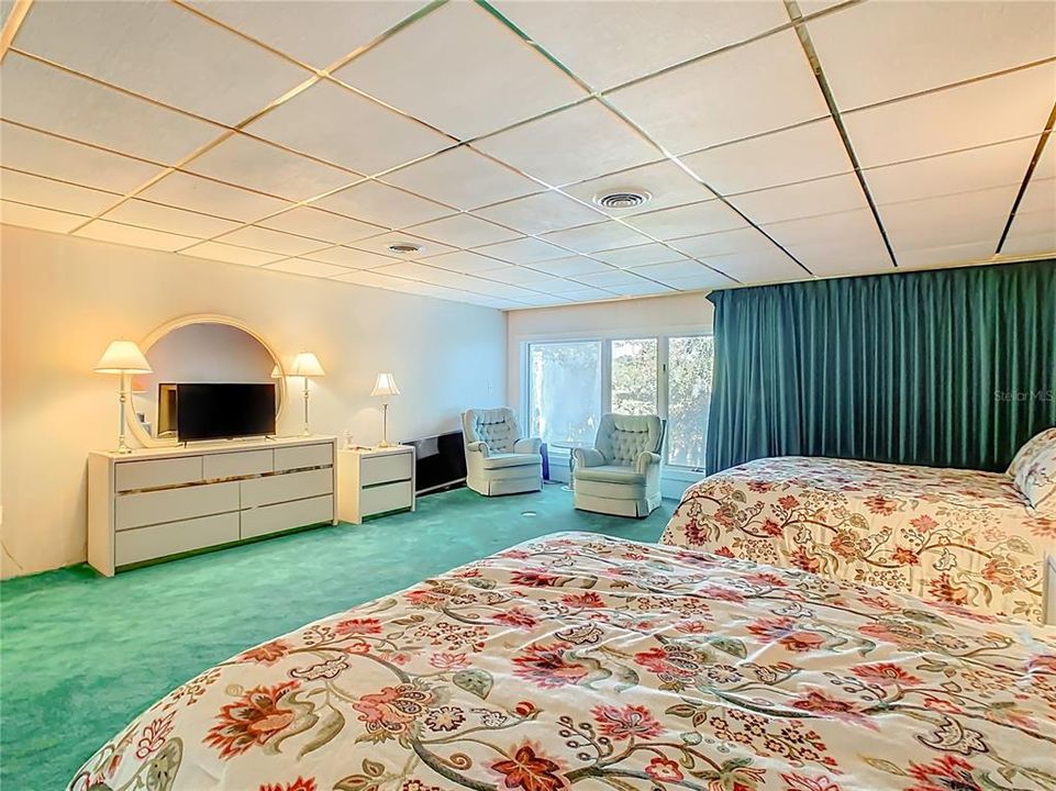 For Sale: $625,000 (5 beds, 5 baths, 6500 Square Feet)