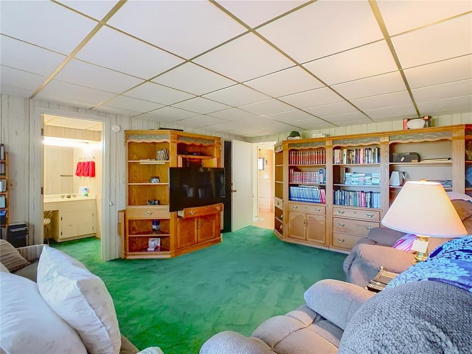 For Sale: $625,000 (5 beds, 5 baths, 6500 Square Feet)