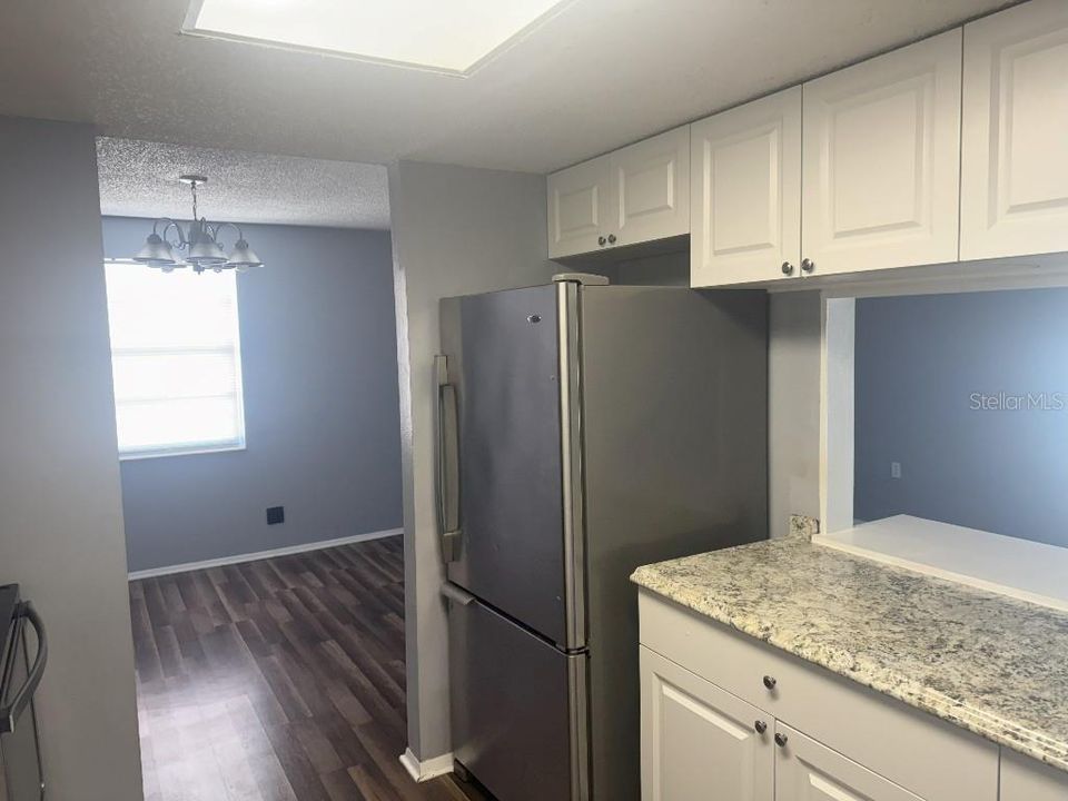 For Sale: $220,000 (2 beds, 2 baths, 915 Square Feet)