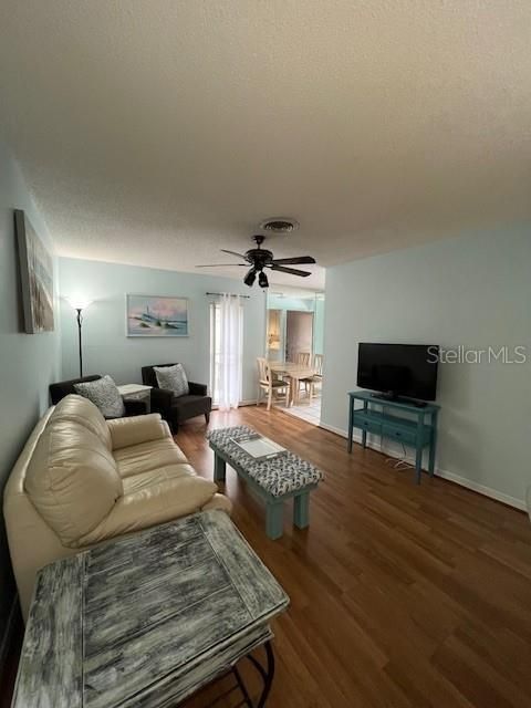 For Rent: $2,100 (2 beds, 1 baths, 900 Square Feet)