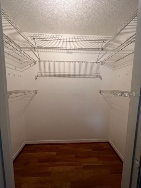 MASTER WALK-IN CLOSET