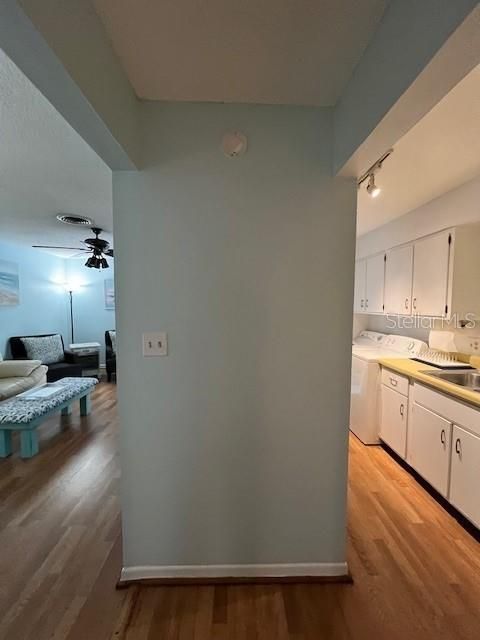 For Rent: $2,100 (2 beds, 1 baths, 900 Square Feet)