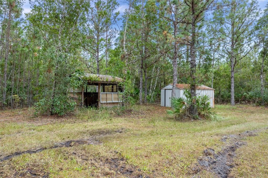 На продажу: $399,000 (14.19 acres)