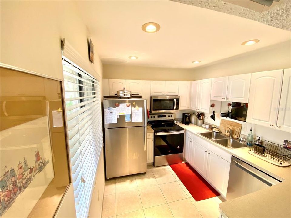 For Sale: $209,000 (2 beds, 2 baths, 1100 Square Feet)