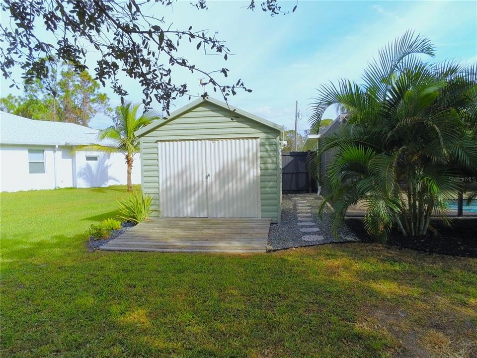 Shed with double door entry