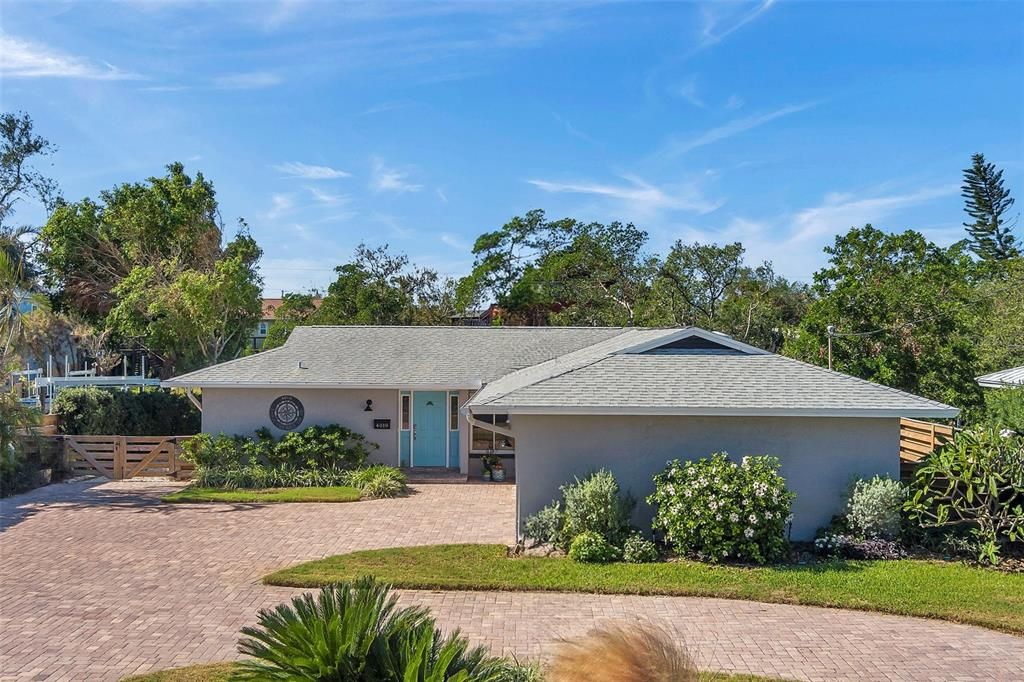 For Sale: $925,000 (3 beds, 2 baths, 1765 Square Feet)