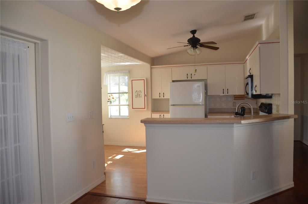 For Sale: $220,000 (2 beds, 2 baths, 1366 Square Feet)