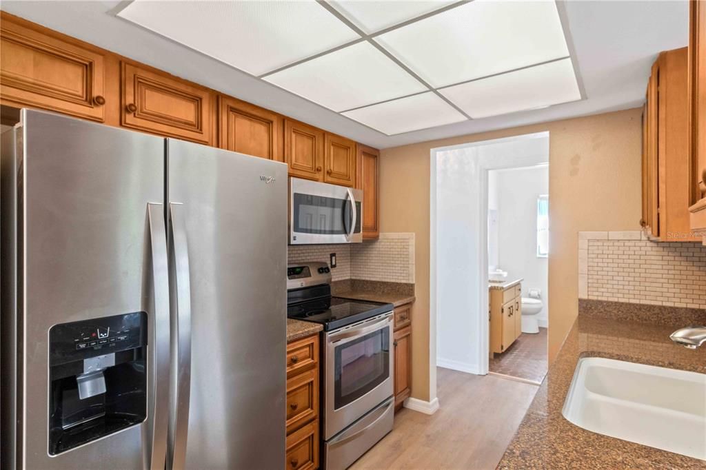 For Sale: $247,000 (2 beds, 2 baths, 1039 Square Feet)