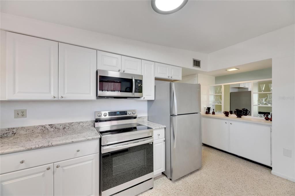 For Sale: $249,900 (2 beds, 2 baths, 1266 Square Feet)