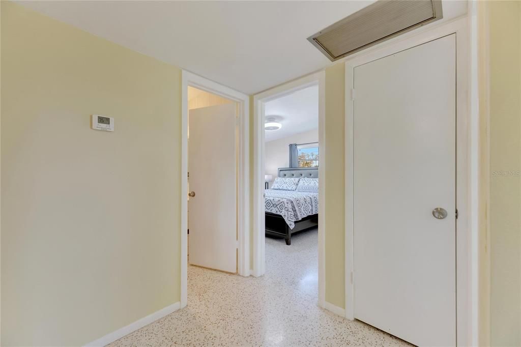 For Sale: $249,900 (2 beds, 2 baths, 1266 Square Feet)