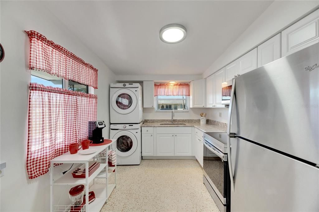 For Sale: $249,900 (2 beds, 2 baths, 1266 Square Feet)