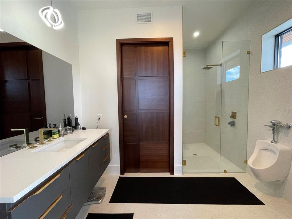 Private Executive office en-suite bathroom.